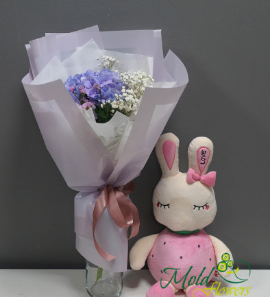 Set of: Bouquet with Purple Hydrangea and Baby's Breath, and Strawberry Bunny Pink, Height 45 cm photo 394x433